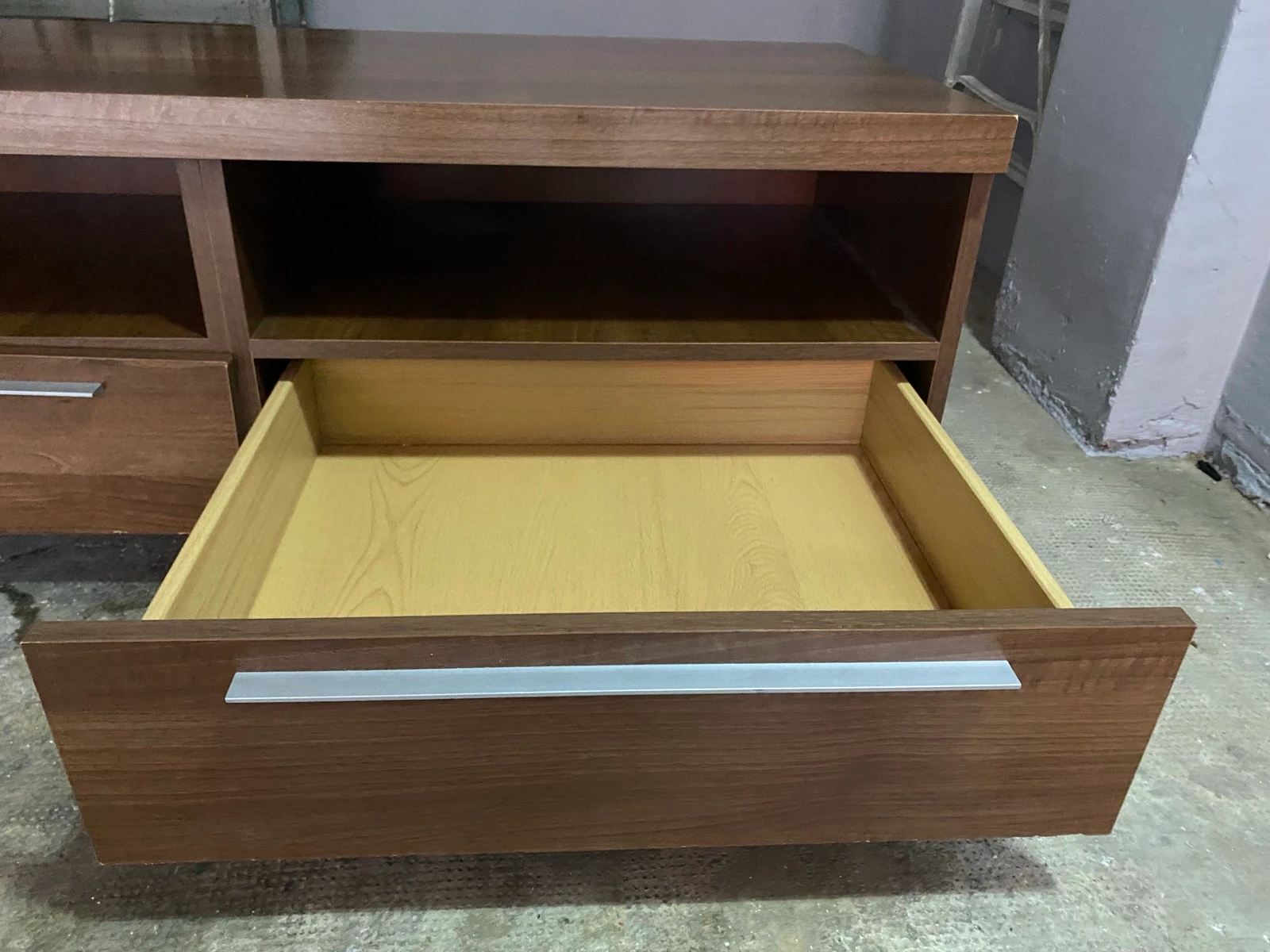 Mueble bajo con ruedas y cajones – photo 3